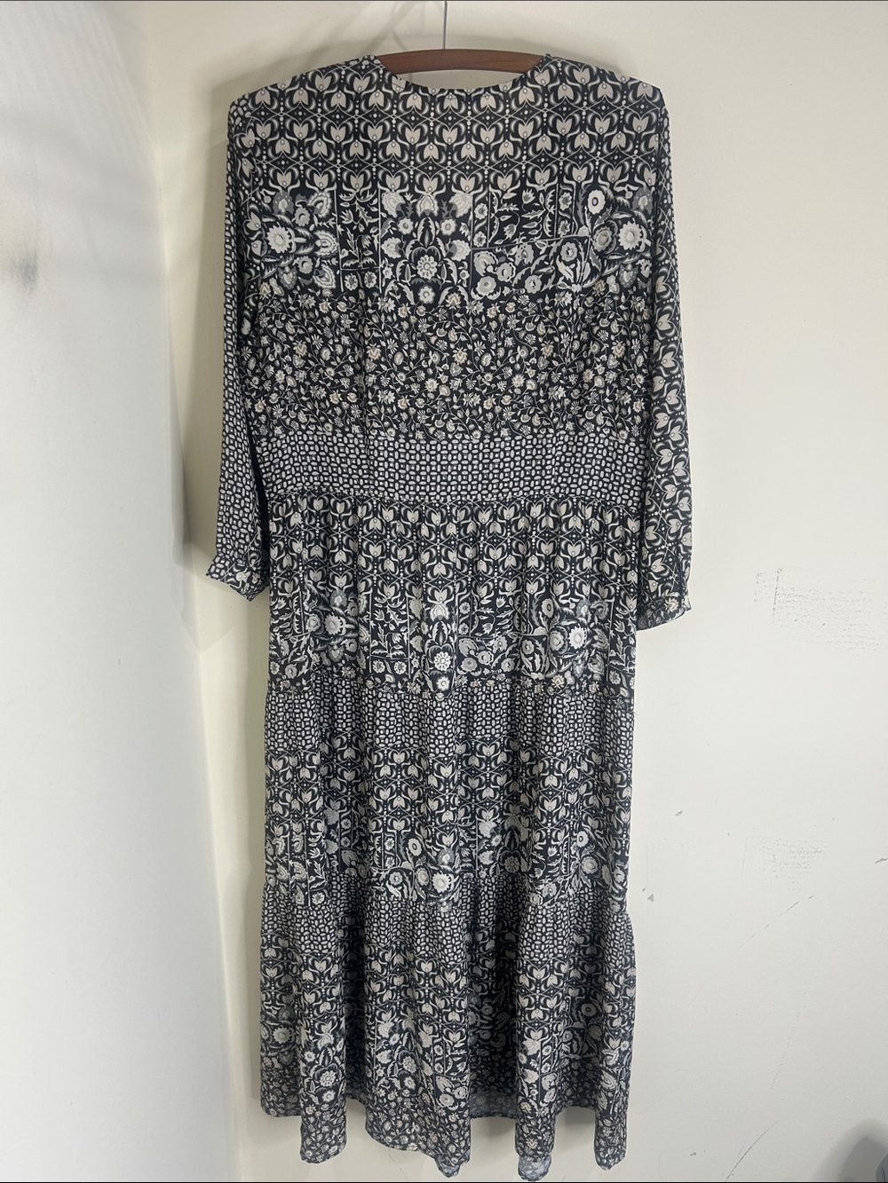 J. McLaughlin Dress Women's Medium Grey Floral Hortense Tiered Midi Resort - Picture 3 of 16